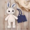 Conejo de Pascua Azul de Crochet con Overoles | Albi - Imagen 2