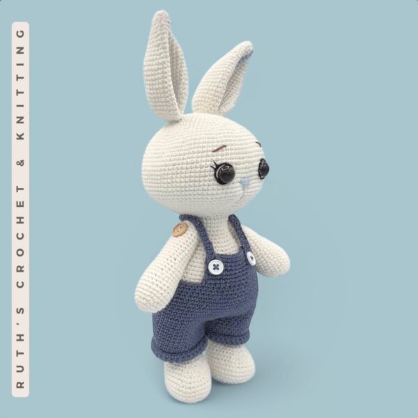 Conejo de Pascua Azul de Crochet con Overoles | Albi - Imagen 4