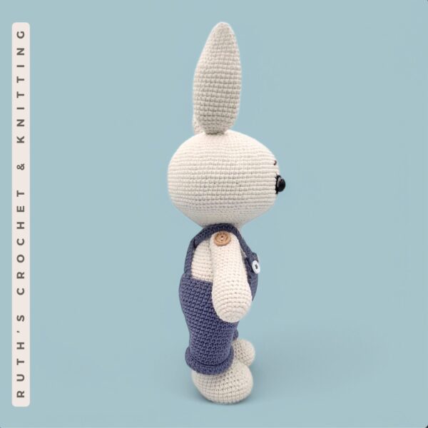 Conejo de Pascua Azul de Crochet con Overoles | Albi - Imagen 5