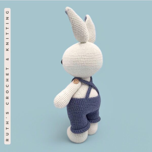 Conejo de Pascua Azul de Crochet con Overoles | Albi - Imagen 8
