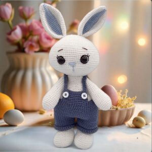 Conejo de Pascua Azul de Crochet con Overoles | Albi