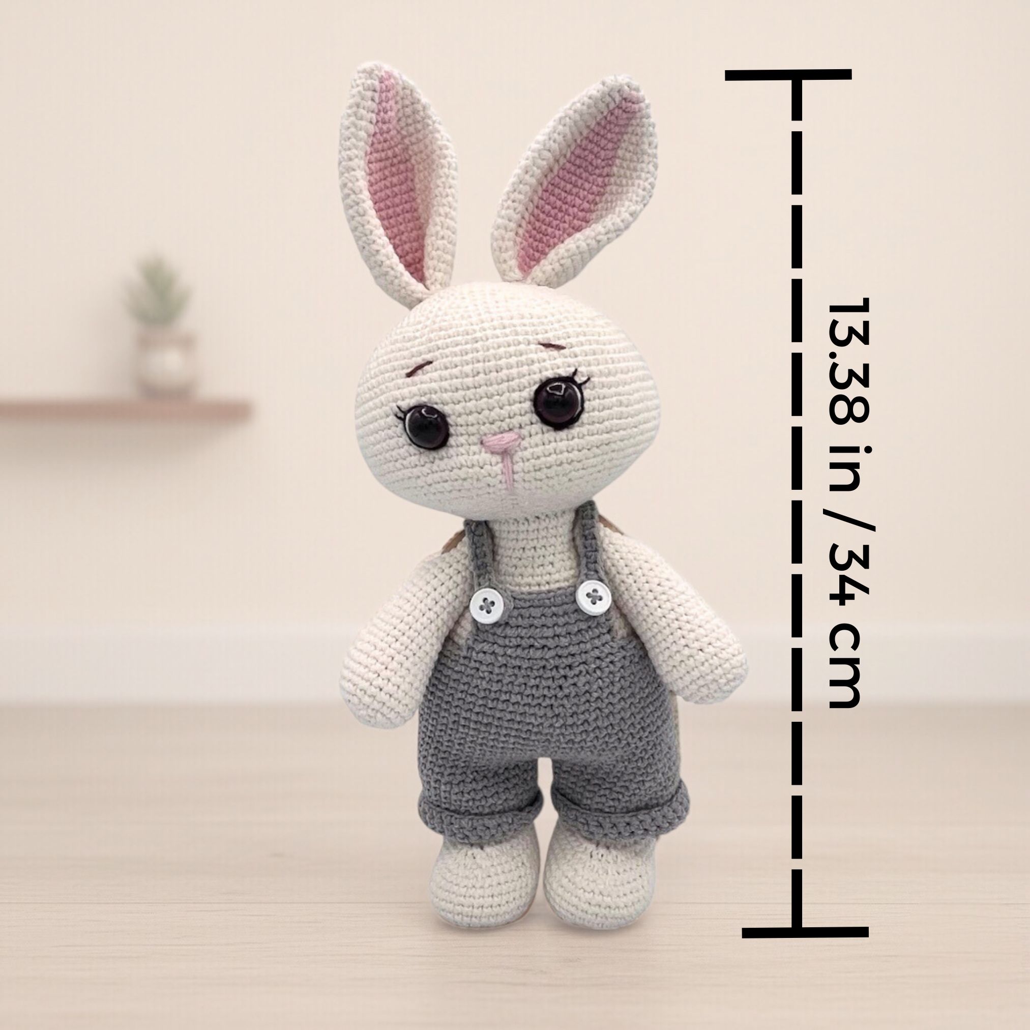 Conejo de Pascua de Crochet con Overol Removible – 34 cm / 13 in – Pareja o Individual (azul y rosa) – Mezcla de Algodón – Peluche coleccionable – Albi - Imagen 6