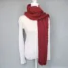 Bufanda tejida a dos agujas con trenzas en rojo otoñal – bufanda de invierno gruesa - Imagen 2