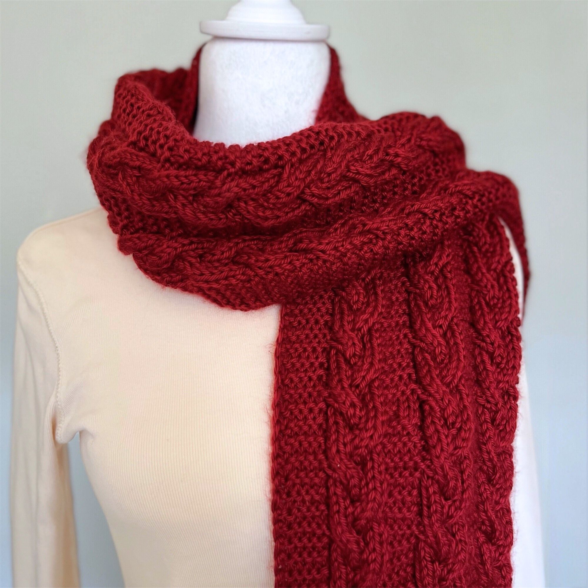 Bufanda Trenzada Tejida de Invierno – Blanco Crema o Rojo Otoñal – 20 x 160 cm / 8 x 63 in – Acrílico – Bufanda artesanal para mujer y hombre - Imagen 6