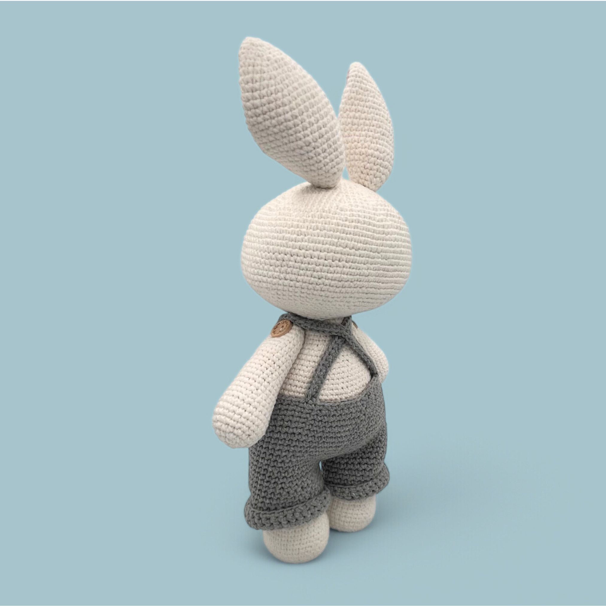 Conejo de Pascua de Crochet con Overol Removible – 34 cm / 13 in – Azul o Rosa – Mezcla de Algodón – Peluche coleccionable – Albi - Imagen 13