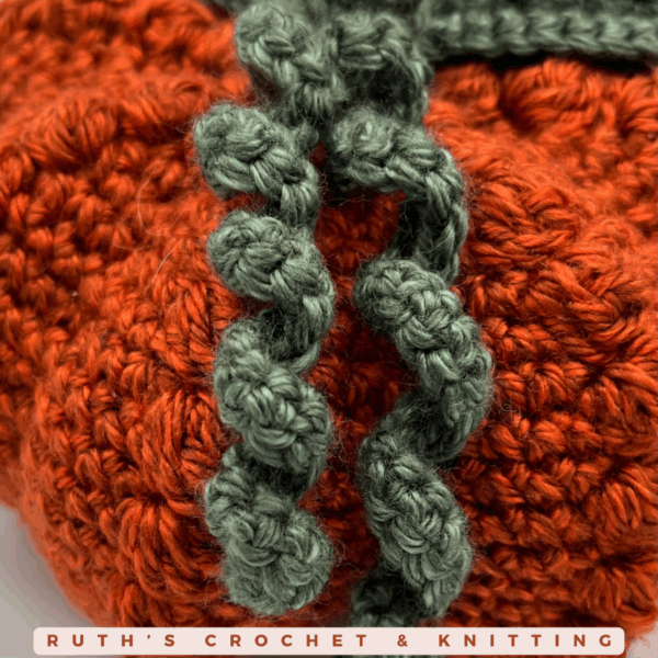 Calabaza Tejida a Crochet con punto burbuja – Decoración otoñal rústica, centro de mesa acogedor y adorno de estante en color terracota - Imagen 7