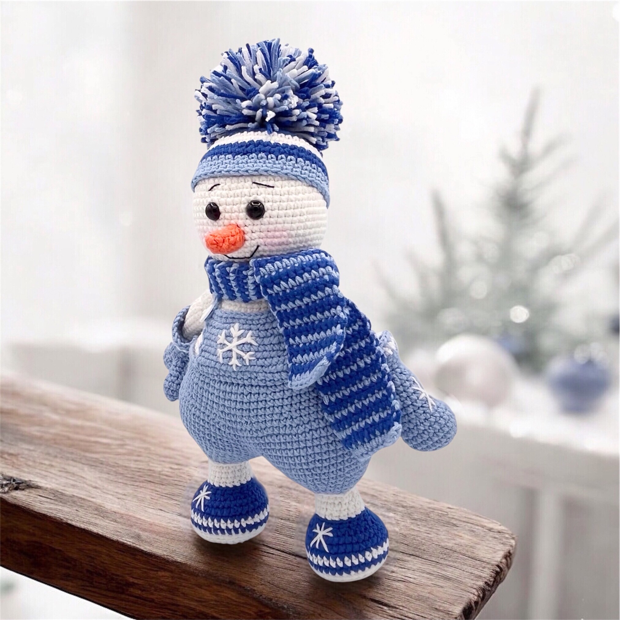 Muñeco de Nieve de Crochet – 25 cm / 10 in (incluyendo el gorro) – Rústico o Frosty – Mezcla de Algodón – Decoración navideña de peluche - Imagen 4