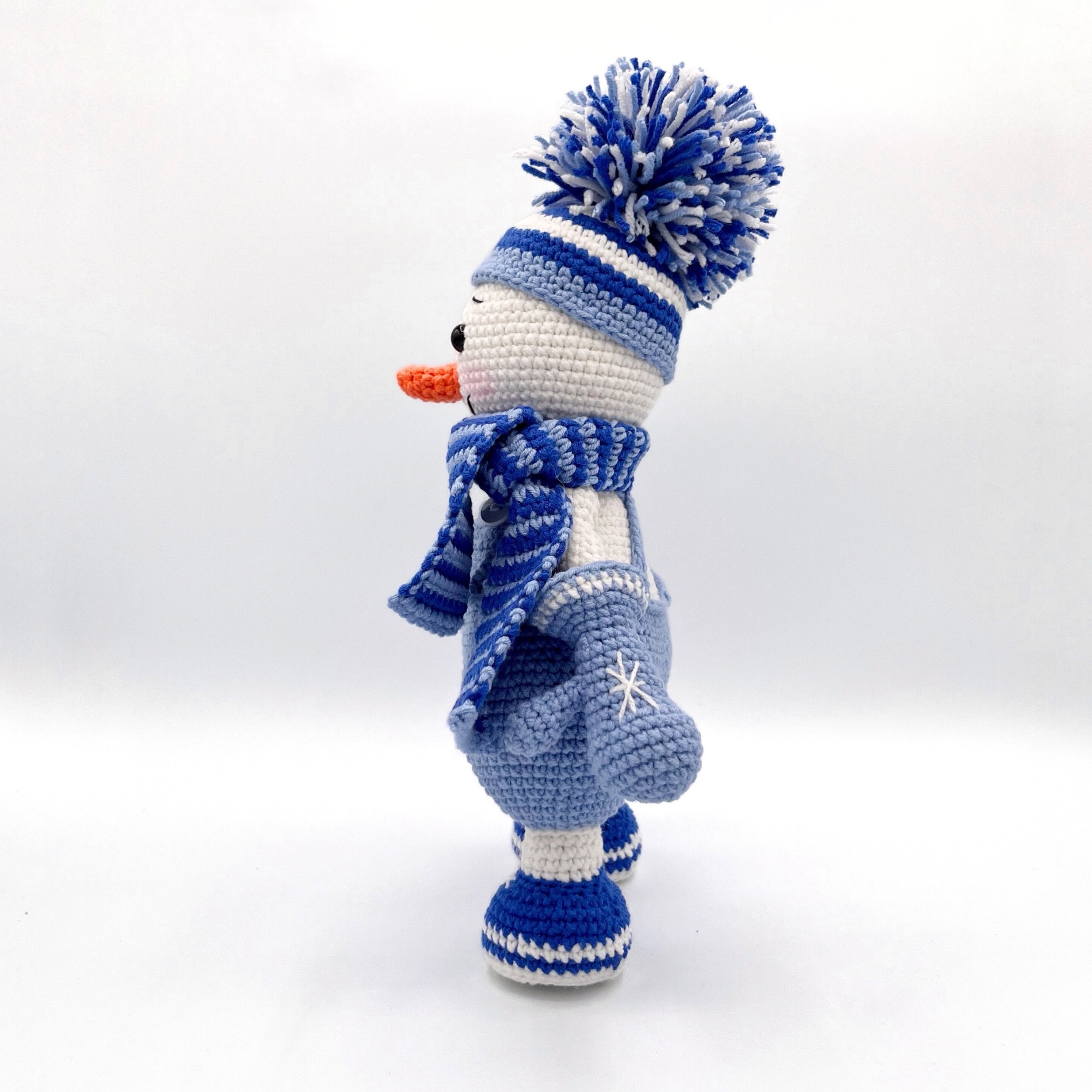 Muñeco de Nieve de Crochet – 25 cm / 10 in (incluyendo el gorro) – Rústico o Frosty – Mezcla de Algodón – Decoración navideña de peluche - Imagen 15