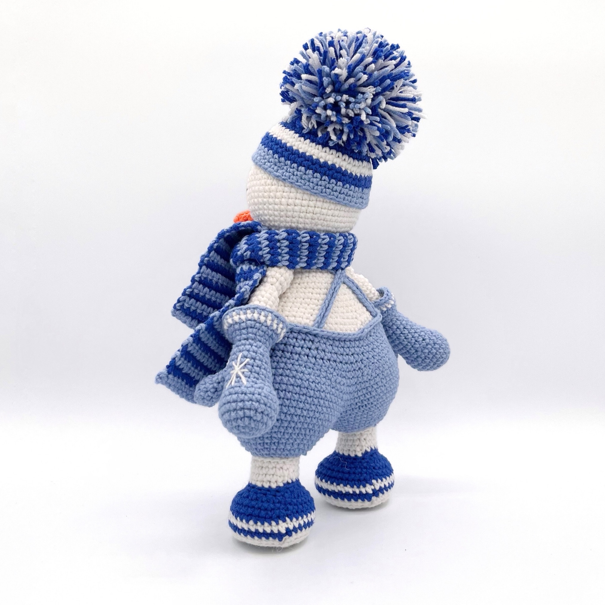 Muñeco de Nieve de Crochet – 25 cm / 10 in (incluyendo el gorro) – Rústico o Frosty – Mezcla de Algodón – Decoración navideña de peluche - Imagen 14
