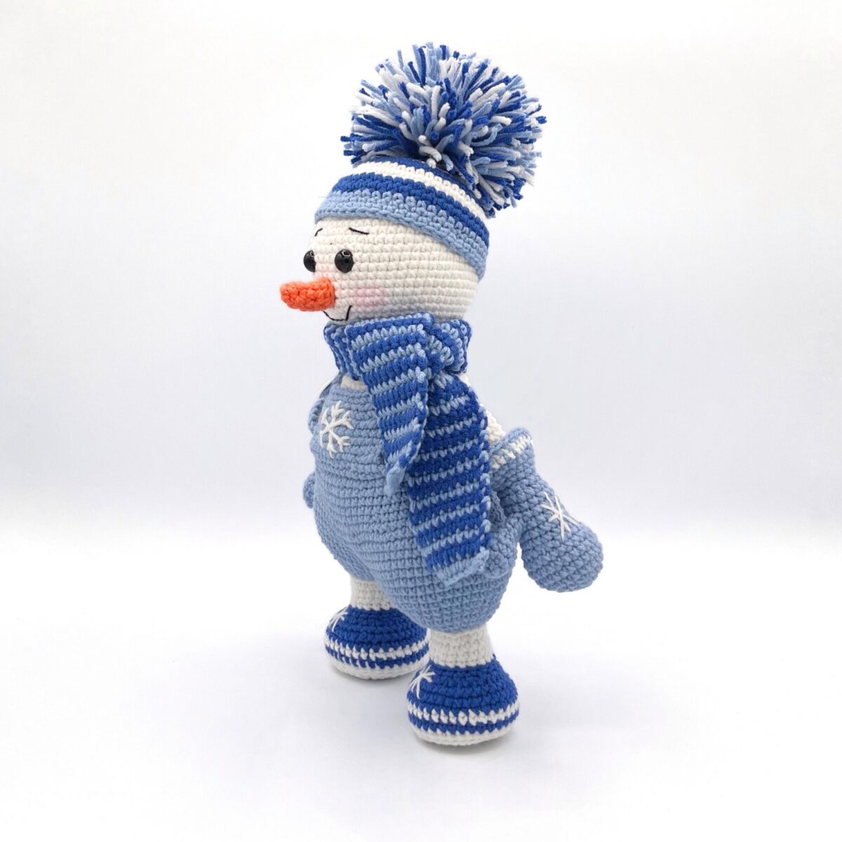 Muñeco de Nieve de Crochet – 25 cm / 10 in (incluyendo el gorro) – Rústico o Frosty – Mezcla de Algodón – Decoración navideña de peluche - Imagen 16