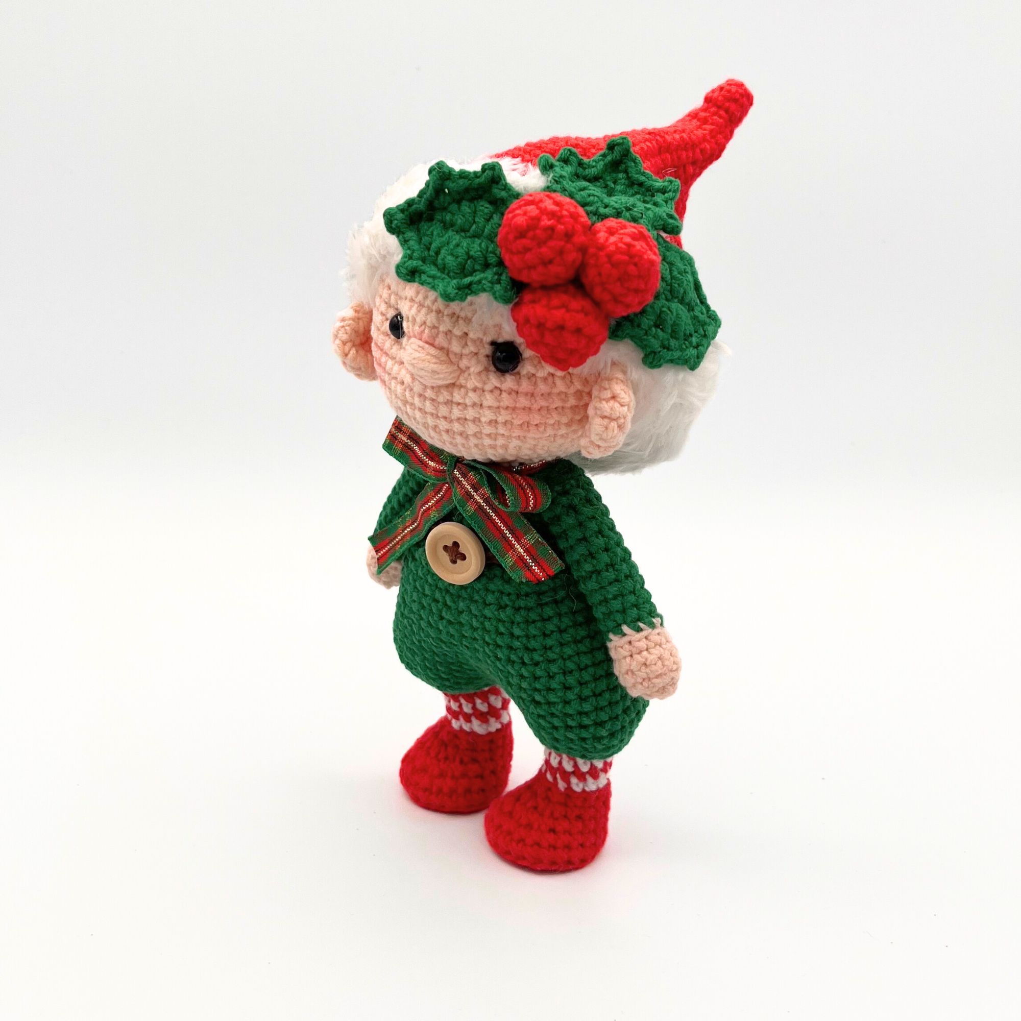 Pequeño niño elfo de navidad de crochet – 21.6 cm / 8.5 in – Mezcla de Algodón – Decoración navideña hecha a mano - Imagen 17