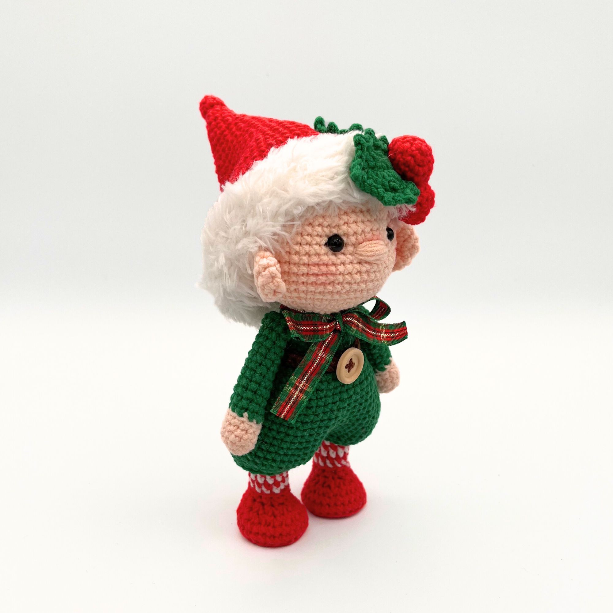 Pequeño niño elfo de navidad de crochet – 21.6 cm / 8.5 in – Mezcla de Algodón – Decoración navideña hecha a mano - Imagen 11