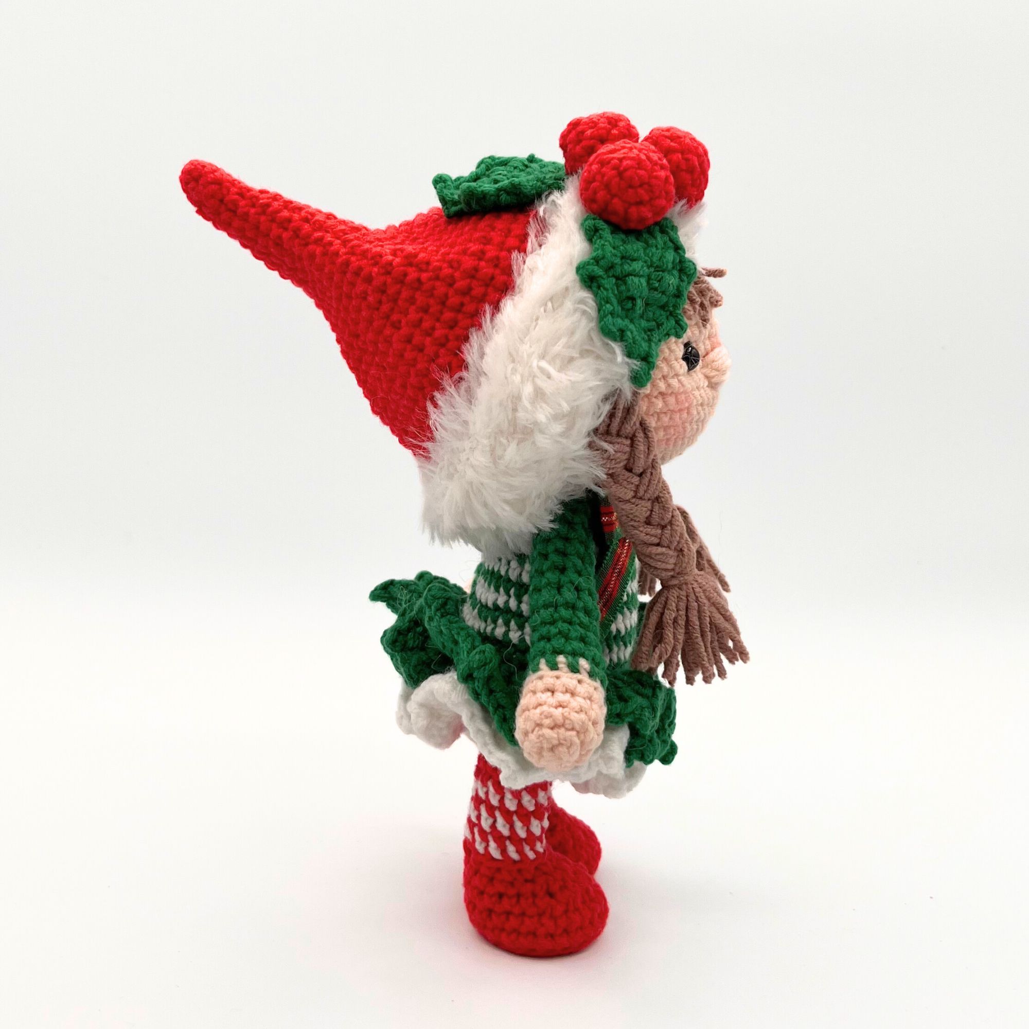 Pequeña Elfo niña de navidad de crochet – 21.6 cm / 8.5 in – Mezcla de Algodón y acrílico – Decoración navideña hecha a mano - Imagen 11