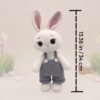Conejo tejido a crochet – Amigurumi hecho a mano con overol (13” / 34 cm) - Imagen 6